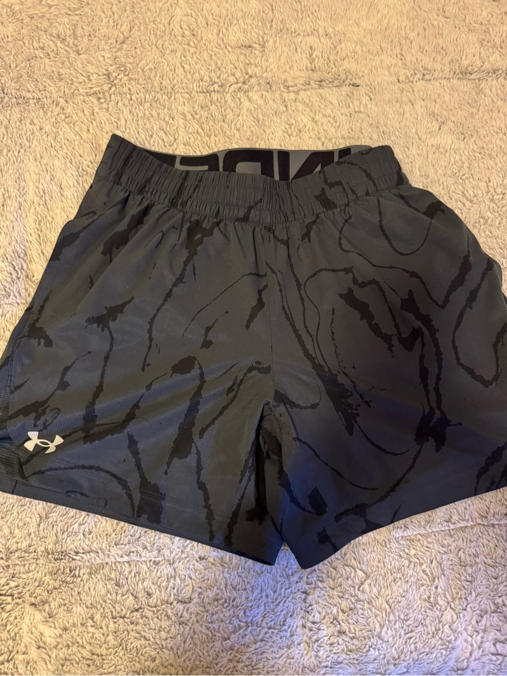 Under Armour Women's Black & Dark Gray Patterned Athletic Shorts